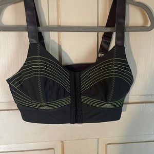 Front hook sports bra